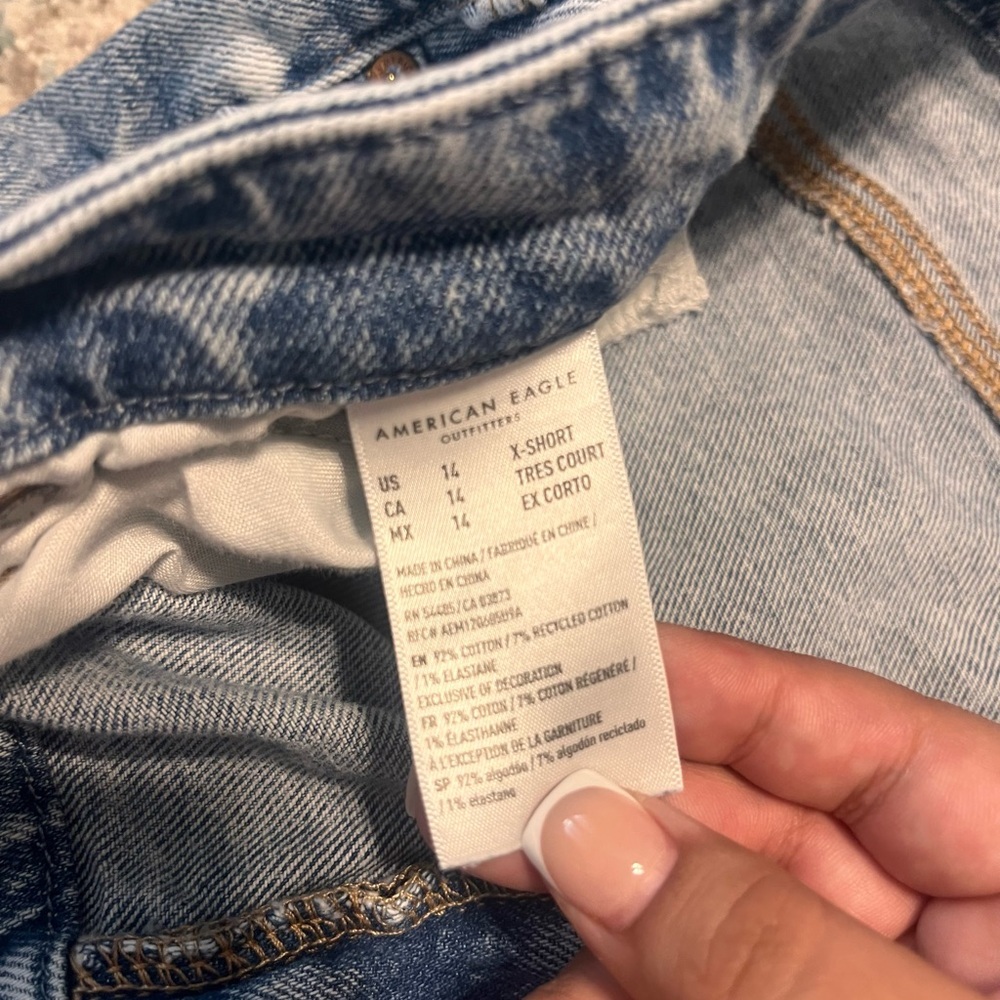 American Eagle Curvy Straight Stretch Jeans Distressed Size 14 Short - Picture 3 of 4